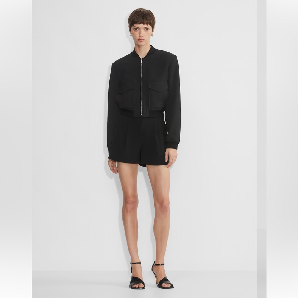 Aritzia black babaton pleated mini short black size 4